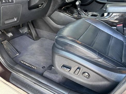 Used 2018 Kia Sorento EX FWD image 12