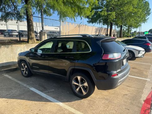 Used 2019 Jeep Cherokee Limited FWD image 6