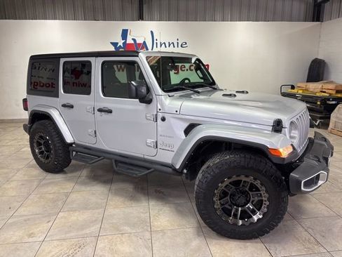 Used 2023 Jeep Wrangler Unlimited Sahara w/ Cold Weather Group AWD/4WD image 5