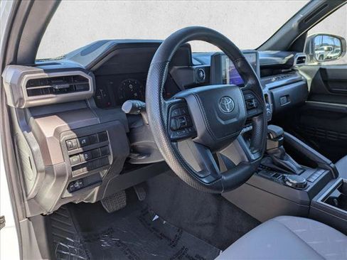 Certified 2024 Toyota Tacoma SR5 AWD/4WD image 10