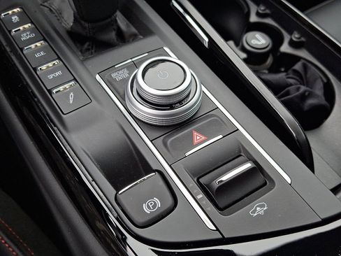 Used 2024 Maserati Levante GT Ultima image 24