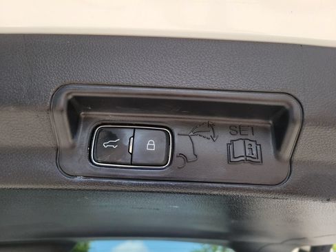 Used 2022 Ford Explorer XLT w/ Equipment Group 202A RWD image 7