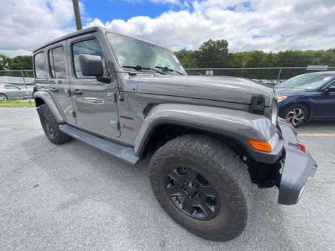 Used 2018 Jeep Wrangler Unlimited Sahara AWD/4WD image 3