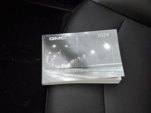 Used 2024 GMC Terrain SLT w/ Tech Package AWD/4WD image 29