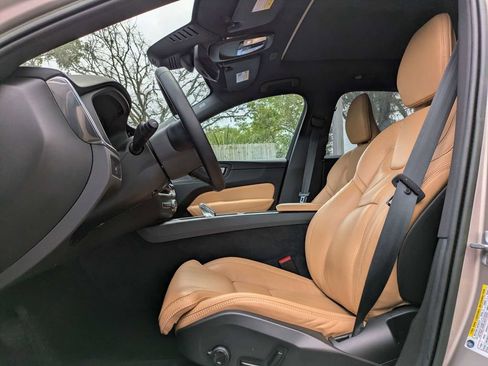 Used 2023 Volvo XC60 B5 Ultimate AWD/4WD image 2