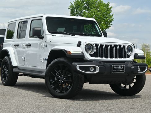 Used 2025 Jeep Wrangler Unlimited Sahara AWD/4WD image 2