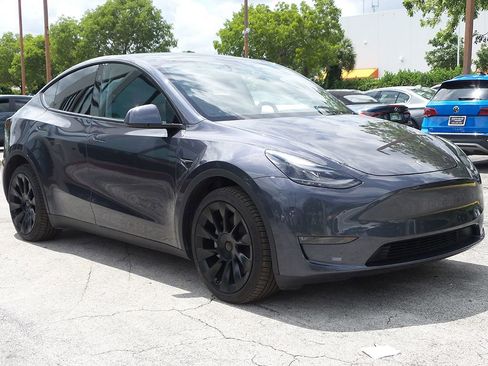 Used 2023 Tesla Model Y Long Range AWD/4WD image 2