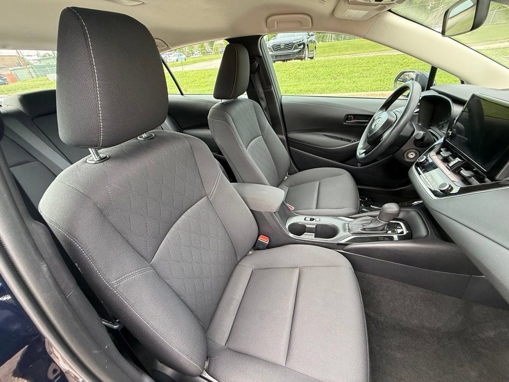 Used 2025 Toyota Corolla LE FWD image 39