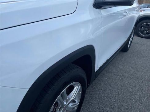 Used 2024 GMC Terrain SLE image 5