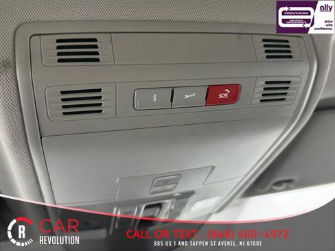 Used 2022 Volkswagen Taos SEL w/ Panoramic Sunroof Package image 36