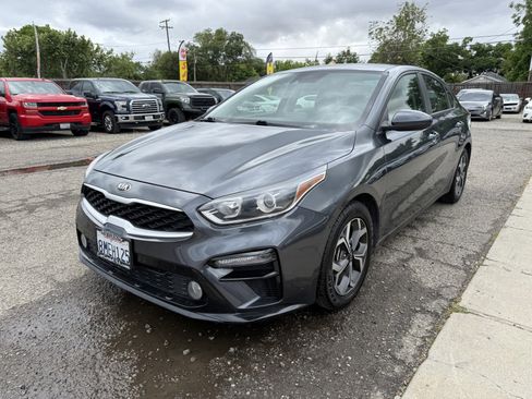 Used 2019 Kia Forte LXS image 1