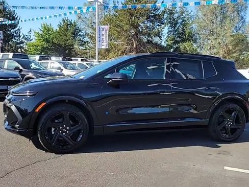 New 2026 Chevrolet Equinox EV RS image 5