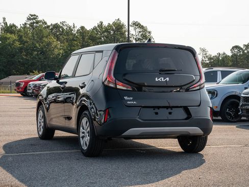 Used 2023 Kia Soul LX FWD image 5