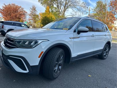 Used 2022 Volkswagen Tiguan SE w/ Panoramic Sunroof Package