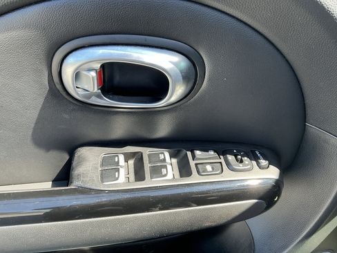 Used 2018 Kia Soul ! w/ Tech Package FWD image 5