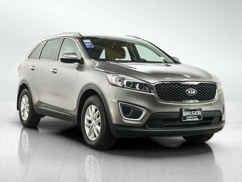 Used 2017 Kia Sorento FWD image 7
