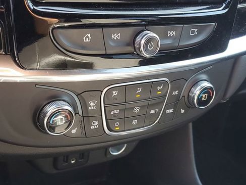 Certified 2023 Chevrolet Traverse LT FWD image 28