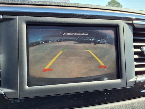 Used 2023 Chrysler Voyager LX FWD image 5