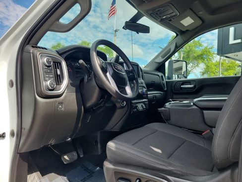 Used 2022 GMC Sierra 2500 SLE w/ SLE Convenience Package AWD/4WD image 9