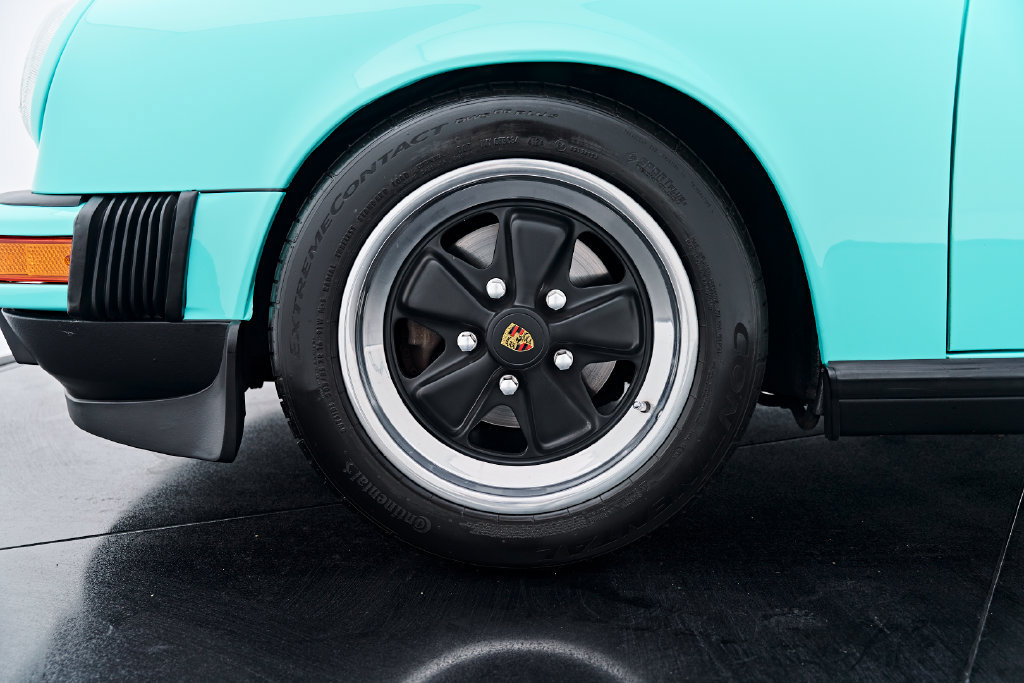 Used 1988 Porsche 911 Carrera RWD image 3