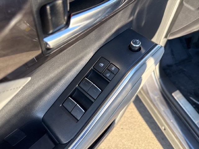 Used 2022 Toyota Highlander Platinum AWD/4WD image 11