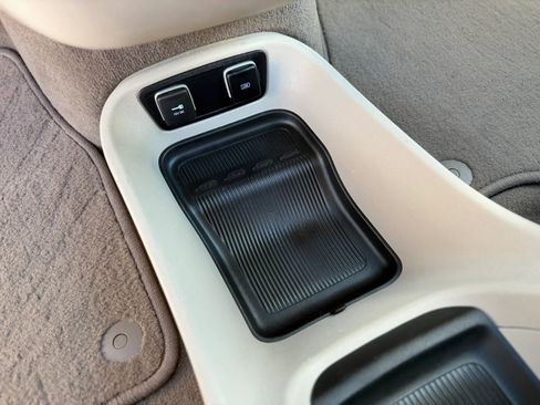 Used 2020 Chrysler Pacifica Touring-L FWD image 31