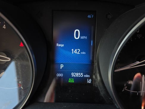 Used 2018 Toyota C-HR XLE image 23