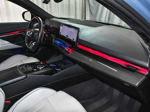 Used 2025 BMW M5 w/ Executive Package image 83