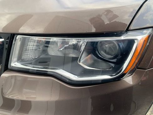 Used 2020 Jeep Grand Cherokee Laredo w/ Laredo X Package image 7