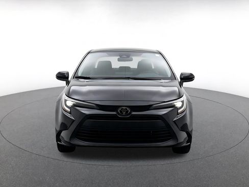Used 2025 Toyota Corolla LE FWD image 2