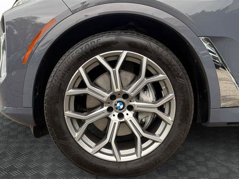 Used 2023 BMW X7 xDrive40i w/ Premium Package AWD/4WD image 9