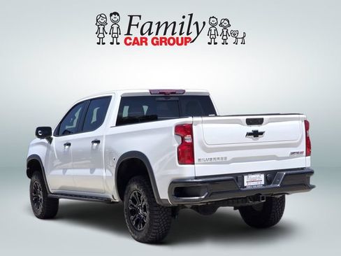 Used 2024 Chevrolet Silverado 1500 ZR2 w/ Technology Package AWD/4WD image 3