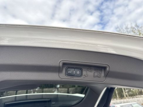 Used 2022 Ford Explorer Platinum w/ Equipment Group 601A image 39