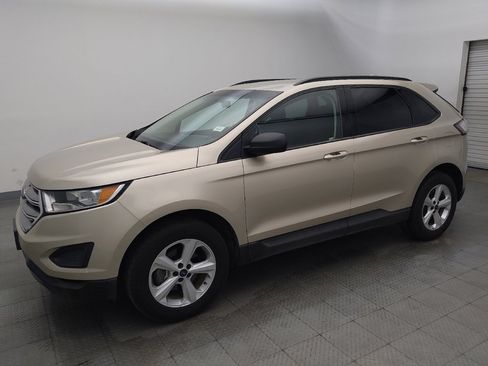 Used 2017 Ford Edge SE FWD image 2