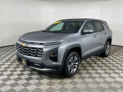 Used 2026 Chevrolet Equinox LT FWD image 1