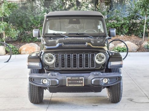 New 2026 Jeep Gladiator Sport image 2