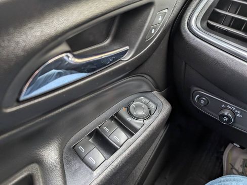 Used 2019 Chevrolet Equinox LT AWD/4WD image 19