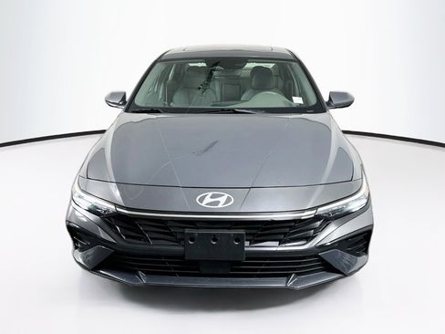 Used 2025 Hyundai Elantra SEL FWD image 2