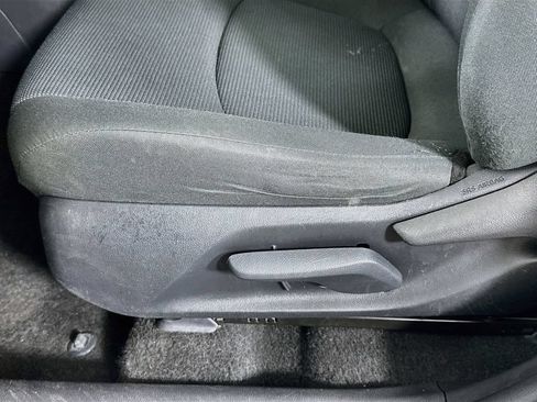 Used 2021 Toyota RAV4 LE w/ Carpet Mat Package (TMS) AWD/4WD image 15