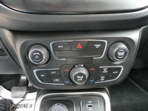 Used 2019 Jeep Compass Sport AWD/4WD image 18