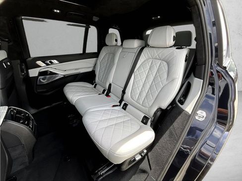 Used 2024 BMW X7 xDrive40i w/ M Sport Package AWD/4WD image 28