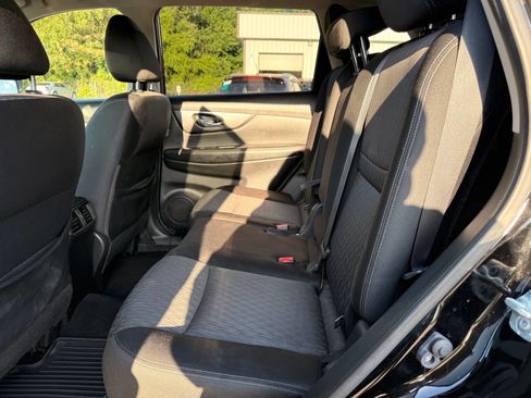 Used 2018 Nissan Rogue SV w/ Sun & Sound Touring Package AWD/4WD image 21