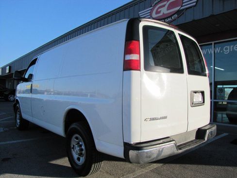 Used 2017 Chevrolet Express 2500 image 4