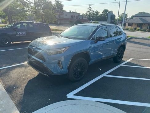 Used 2022 Toyota RAV4 XSE AWD/4WD image 2