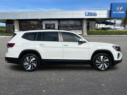 Used 2025 Volkswagen Atlas SE image 9