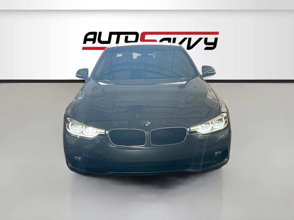 Used 2018 BMW 320i Sedan w/ Convenience Package RWD image 2