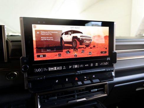 Used 2025 GMC Hummer EV 3X AWD/4WD image 17