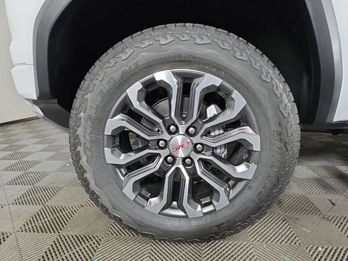 New 2026 GMC Canyon Denali AWD/4WD image 9