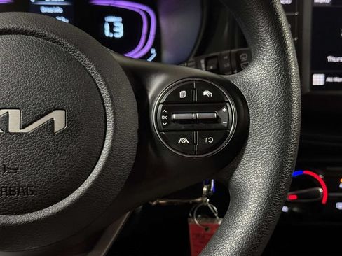 Used 2025 Kia Soul LX w/ LX Technology Package FWD image 17