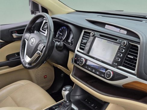 Used 2017 Toyota Highlander Limited Platinum AWD/4WD image 13